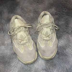 Yeezy 500 “Super yellow Moon” 2017